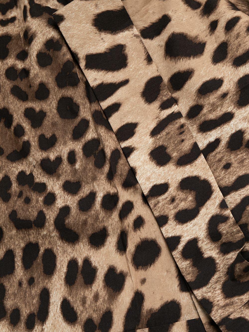 Dolce & Gabbana-Leopard-print tailored shorts.
