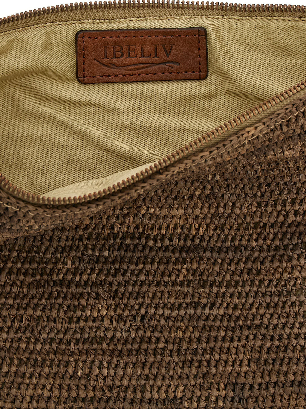Ibeliv Ampy Clutch